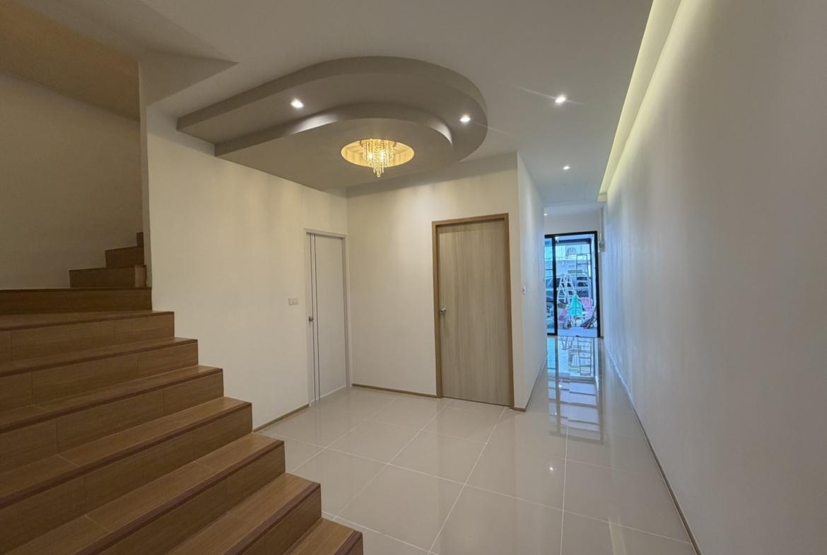 หมู่บ้าน ซอยเทพกระษัตรี บ้าน 3 นอน 4 น้ำ ต่อเติมครัวใหม่ ราคา 3.89 ล้านบาท